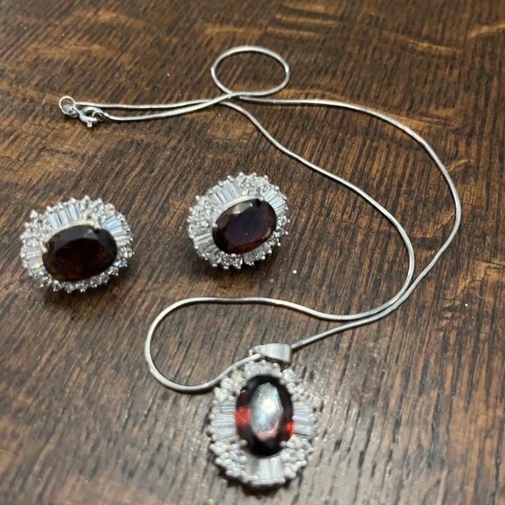 2 pieces set jewelry (necklace and earring) brand new never used.